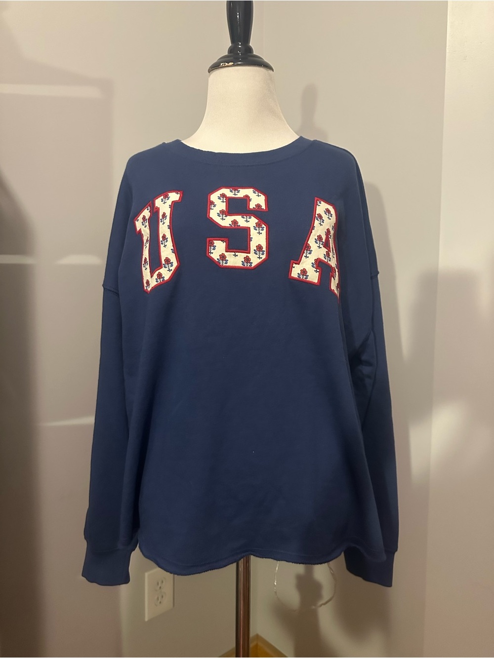 Universal Thread Navy Crewneck Sweatshirt with Floral USA Appliqué